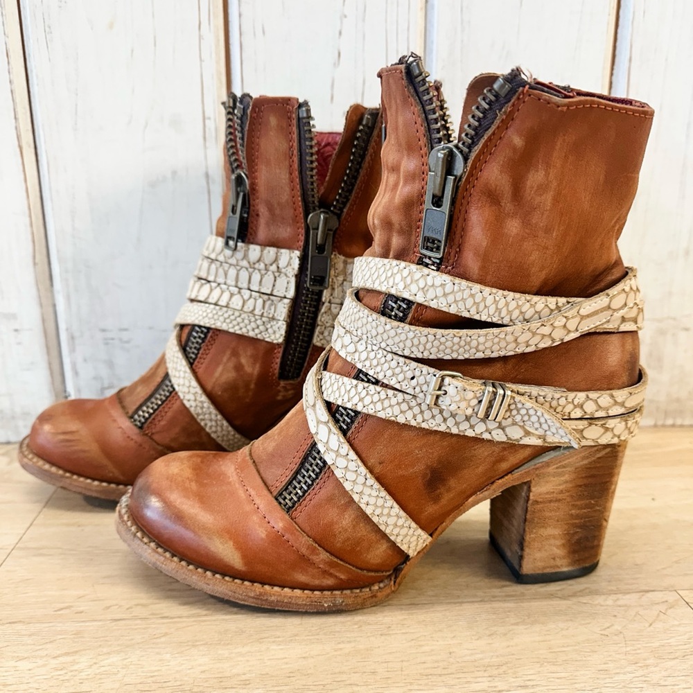 Freebird Balboa Brown Leather Ankle Boots with Cream Straps
